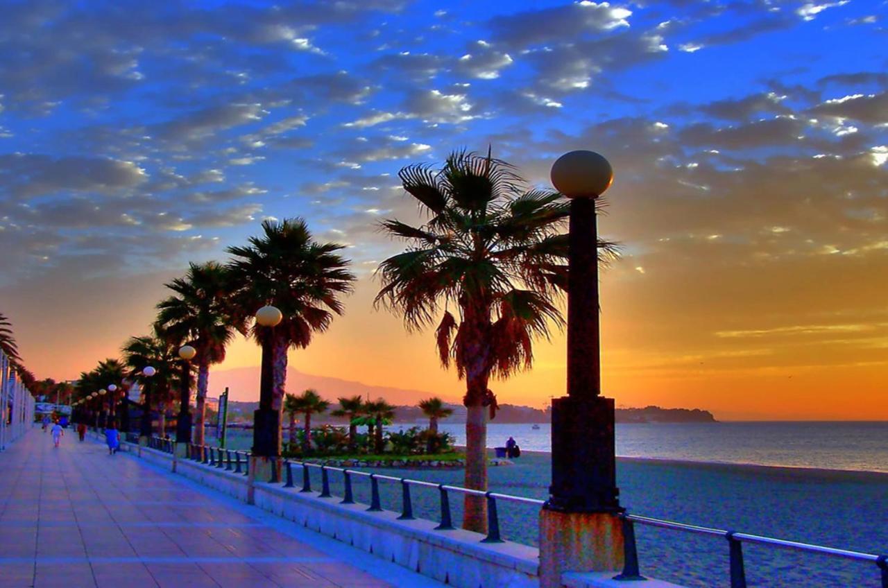 Aparment Neptuno- Located On The Promenade A Few Metres From The Beach. إِستيبونا المظهر الخارجي الصورة