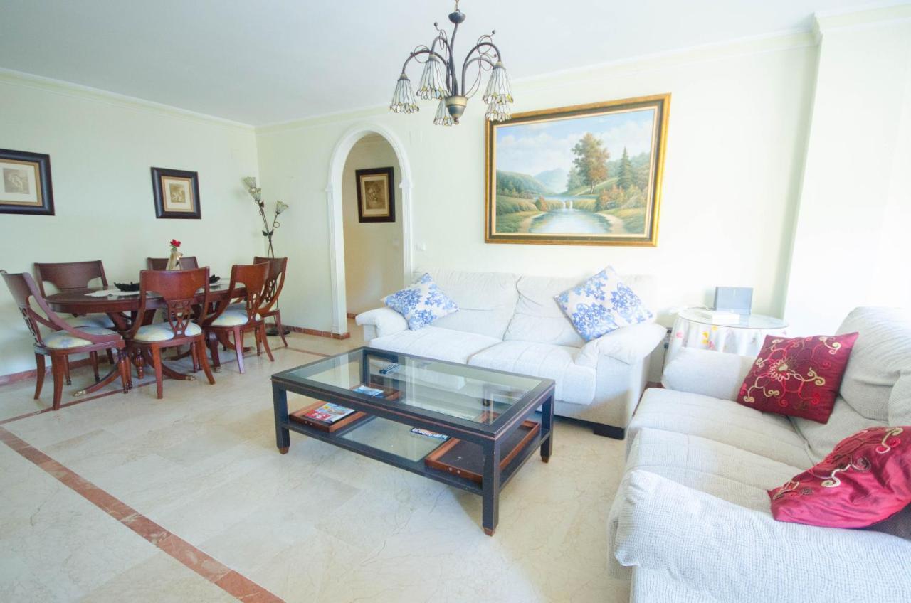 Aparment Neptuno- Located On The Promenade A Few Metres From The Beach. إِستيبونا المظهر الخارجي الصورة