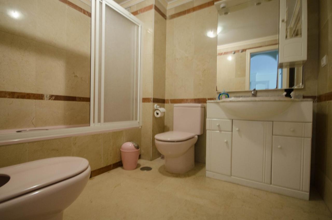 Aparment Neptuno- Located On The Promenade A Few Metres From The Beach. إِستيبونا المظهر الخارجي الصورة