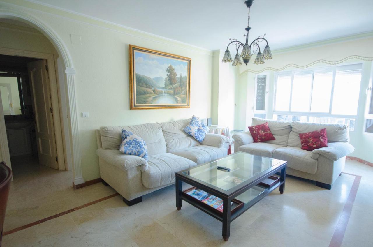 Aparment Neptuno- Located On The Promenade A Few Metres From The Beach. إِستيبونا المظهر الخارجي الصورة