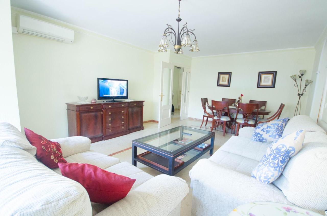 Aparment Neptuno- Located On The Promenade A Few Metres From The Beach. إِستيبونا المظهر الخارجي الصورة
