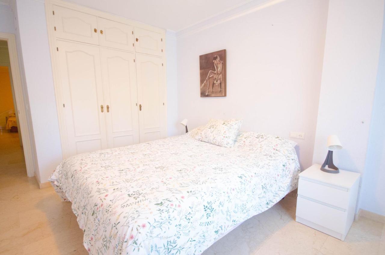 Aparment Neptuno- Located On The Promenade A Few Metres From The Beach. إِستيبونا المظهر الخارجي الصورة
