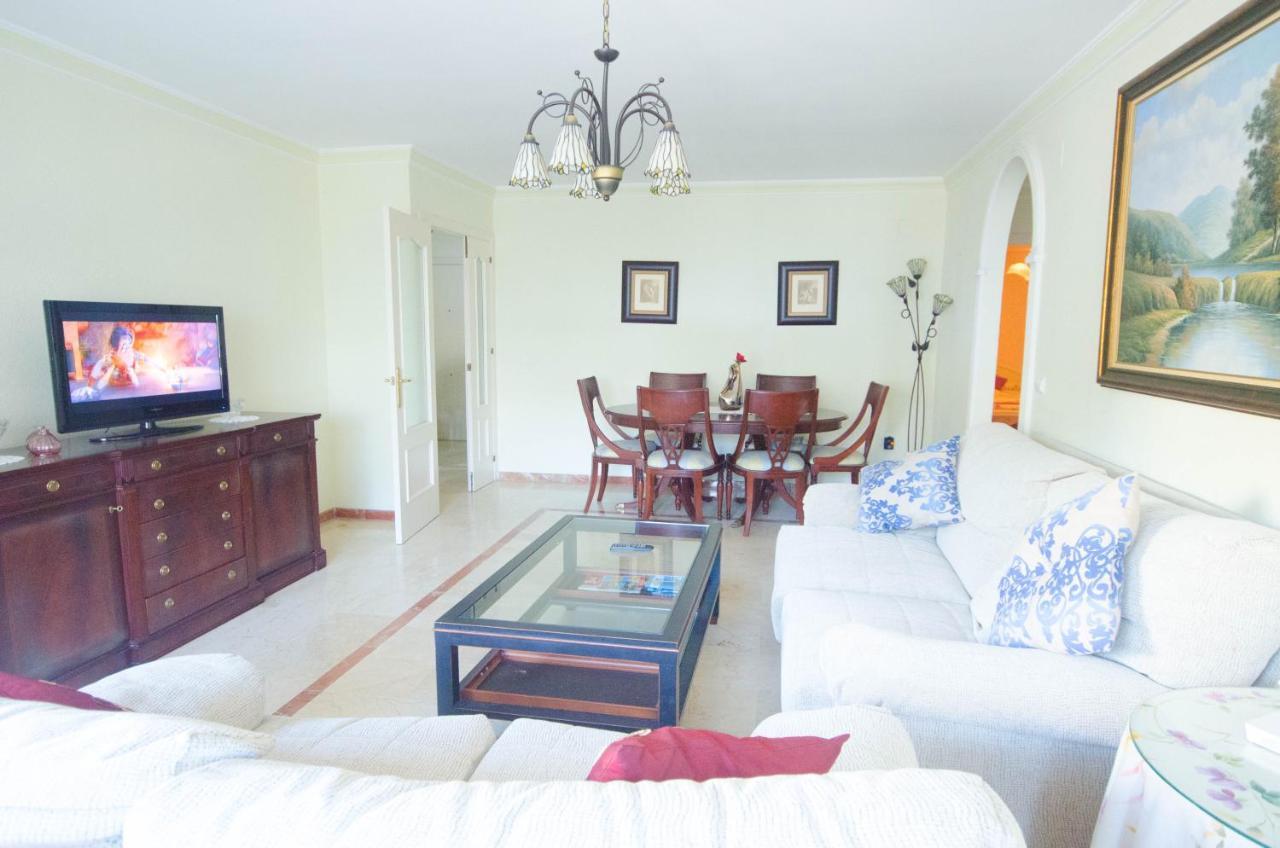 Aparment Neptuno- Located On The Promenade A Few Metres From The Beach. إِستيبونا المظهر الخارجي الصورة